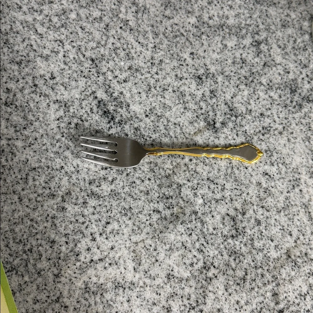 Oneida Golden Royal Chippendale Community Stainless Flateware